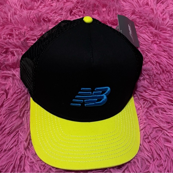 New Balance SnapBack Essentials Adjustable Trucker Hat - Picture 2 of 8